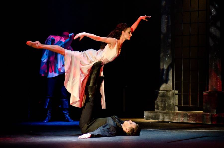 Angelika se vrátila v novém kabátě: Josef Vojtek a Michaela Gemrotová v hlavních rolích zaplnili divadlo Broadway