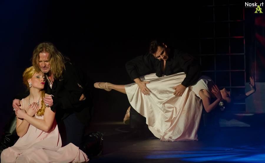 Angelika se vrátila v novém kabátě: Josef Vojtek a Michaela Gemrotová v hlavních rolích zaplnili divadlo Broadway