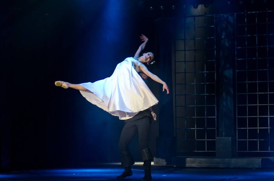 Angelika se vrátila v novém kabátě: Josef Vojtek a Michaela Gemrotová v hlavních rolích zaplnili divadlo Broadway
