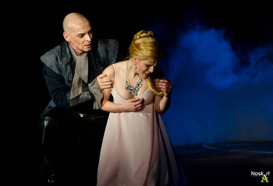 Angelika se vrátila v novém kabátě: Josef Vojtek a Michaela Gemrotová v hlavních rolích zaplnili divadlo Broadway