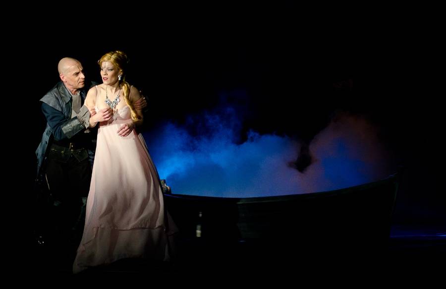 Angelika se vrátila v novém kabátě: Josef Vojtek a Michaela Gemrotová v hlavních rolích zaplnili divadlo Broadway