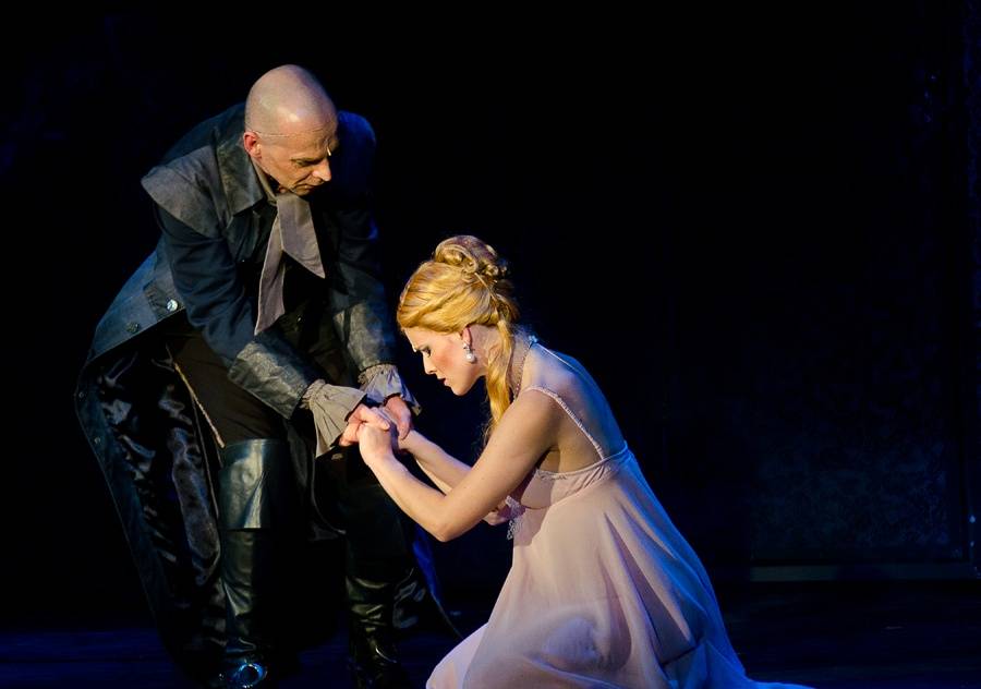 Angelika se vrátila v novém kabátě: Josef Vojtek a Michaela Gemrotová v hlavních rolích zaplnili divadlo Broadway