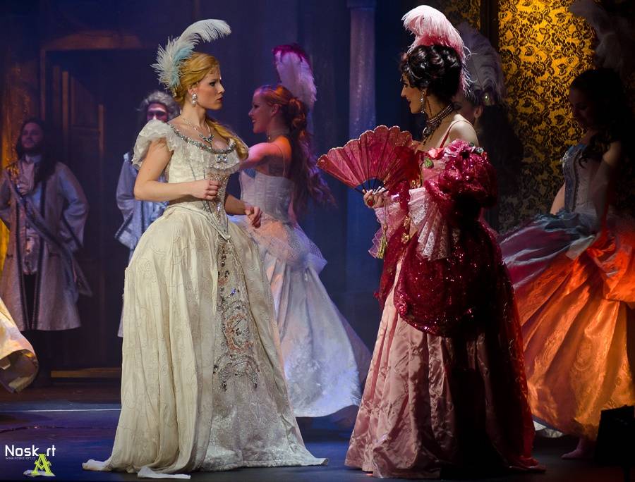 Angelika se vrátila v novém kabátě: Josef Vojtek a Michaela Gemrotová v hlavních rolích zaplnili divadlo Broadway