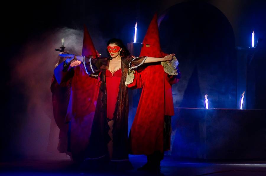 Angelika se vrátila v novém kabátě: Josef Vojtek a Michaela Gemrotová v hlavních rolích zaplnili divadlo Broadway