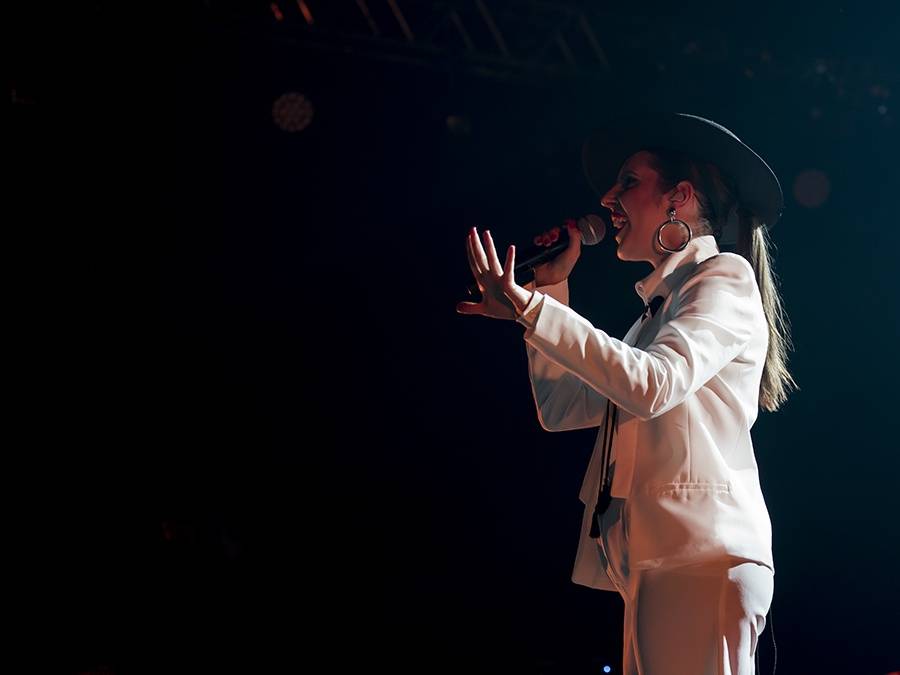 Parov Stelar vzal pražskou Tipsport Arénu na luxusní electroswingovou party