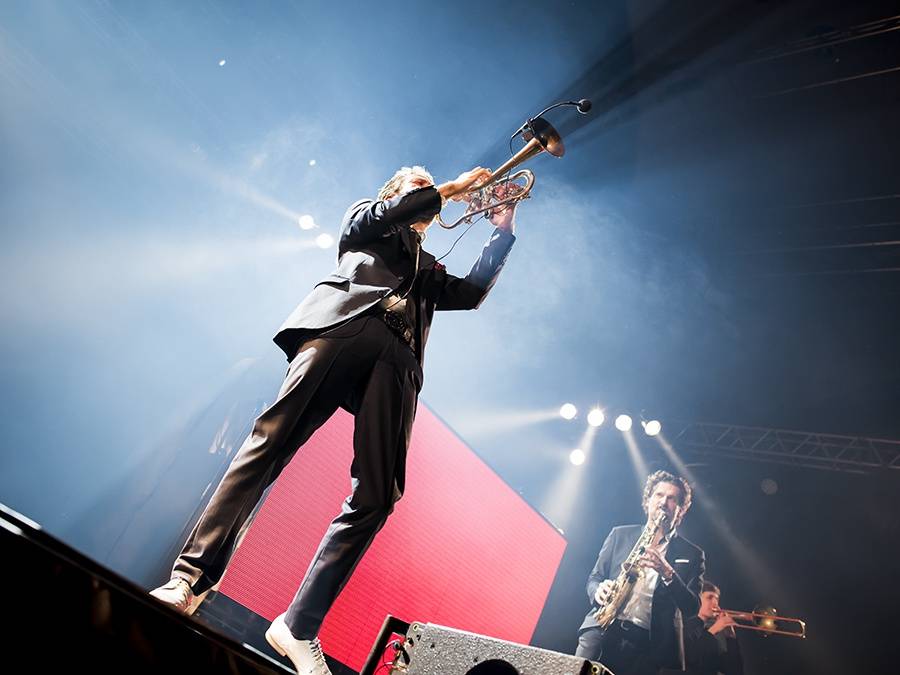 Parov Stelar vzal pražskou Tipsport Arénu na luxusní electroswingovou party