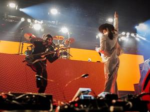 Parov Stelar vzal pražskou Tipsport Arénu na luxusní electroswingovou party