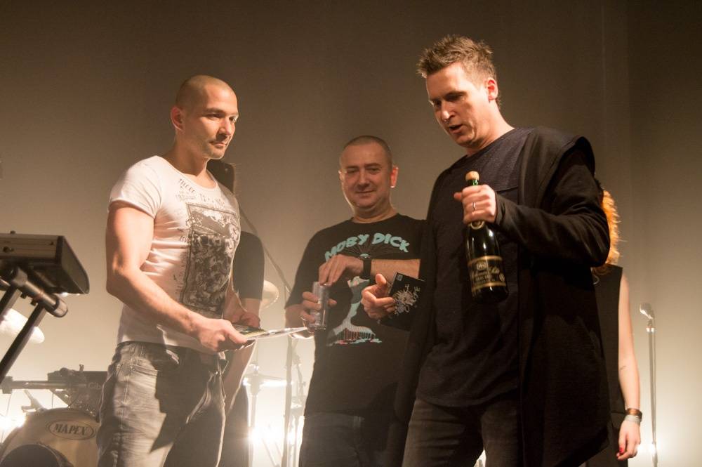 Nèro Scartch se o kousek svého života podělil s Akropolí