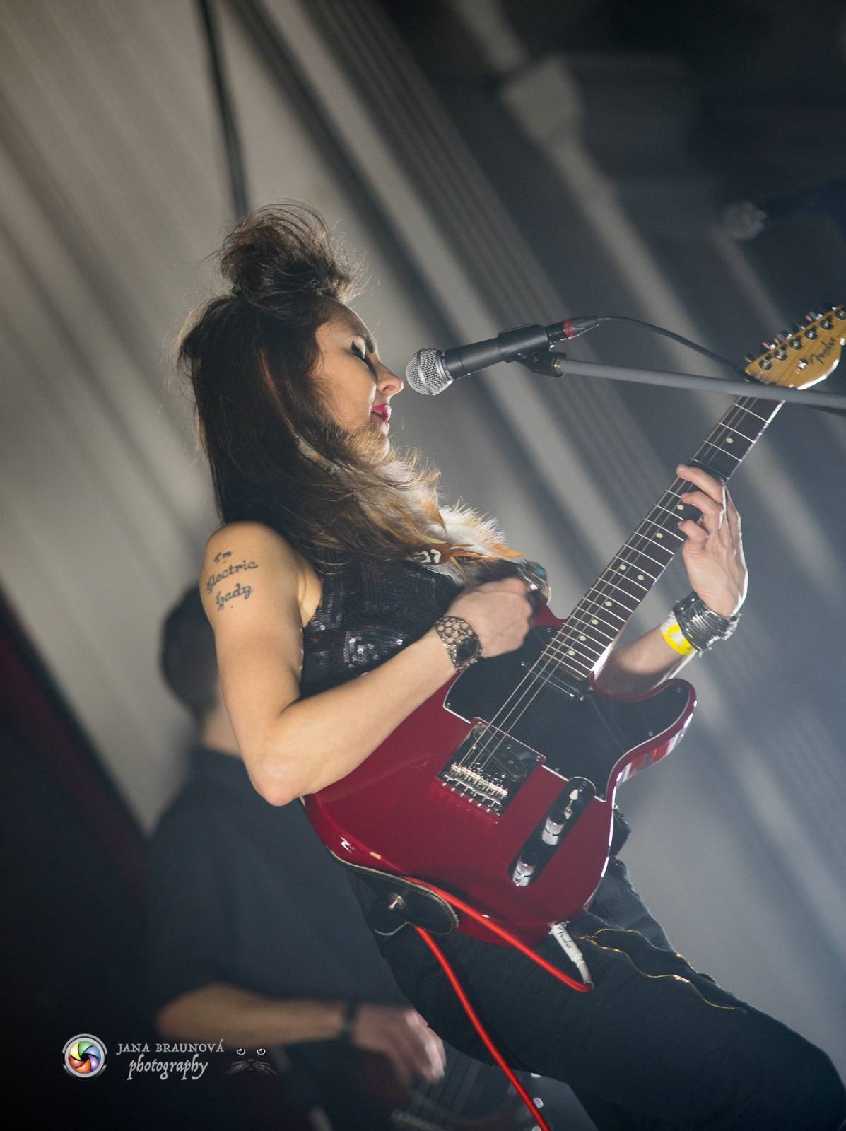 Hra zrcadel, diskokoule a kočičí mejdan: Mandrage zahájili turné v Plzni