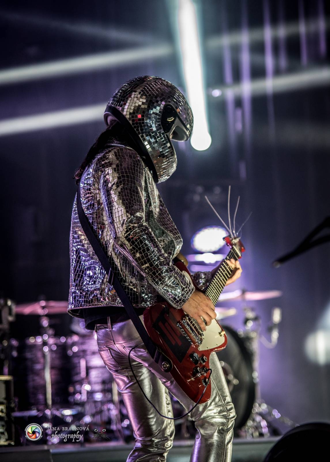 Hra zrcadel, diskokoule a kočičí mejdan: Mandrage zahájili turné v Plzni