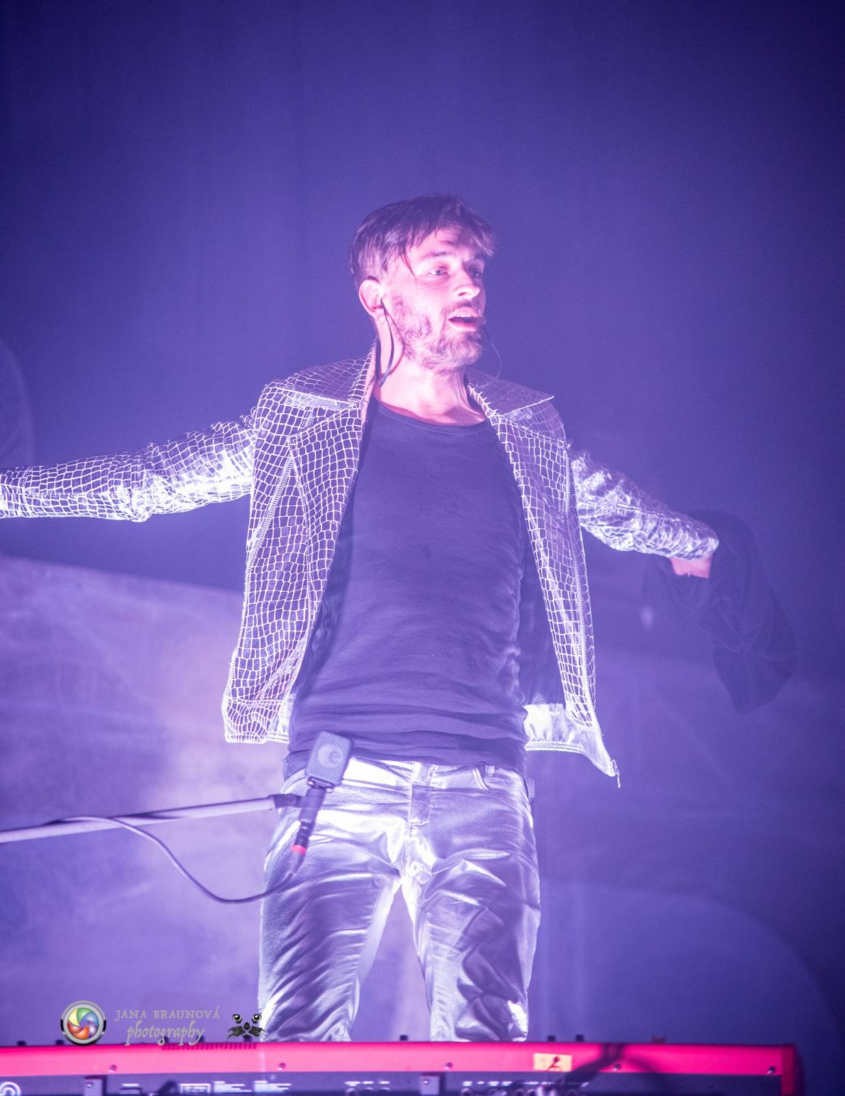 Hra zrcadel, diskokoule a kočičí mejdan: Mandrage zahájili turné v Plzni