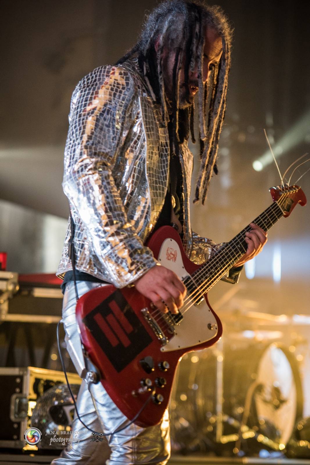 Hra zrcadel, diskokoule a kočičí mejdan: Mandrage zahájili turné v Plzni