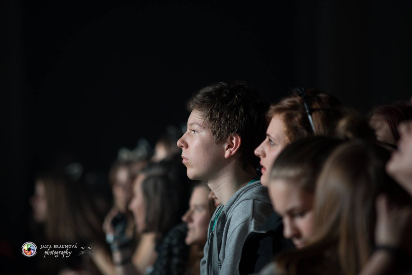 Hra zrcadel, diskokoule a kočičí mejdan: Mandrage zahájili turné v Plzni