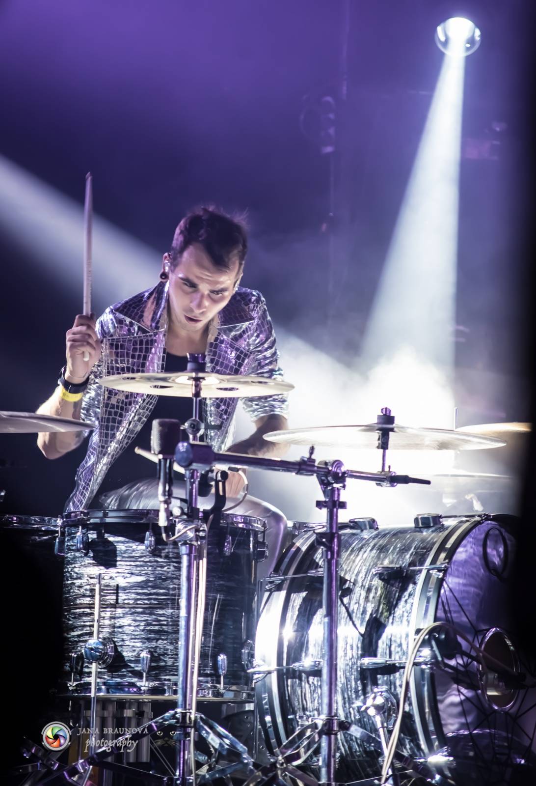 Hra zrcadel, diskokoule a kočičí mejdan: Mandrage zahájili turné v Plzni