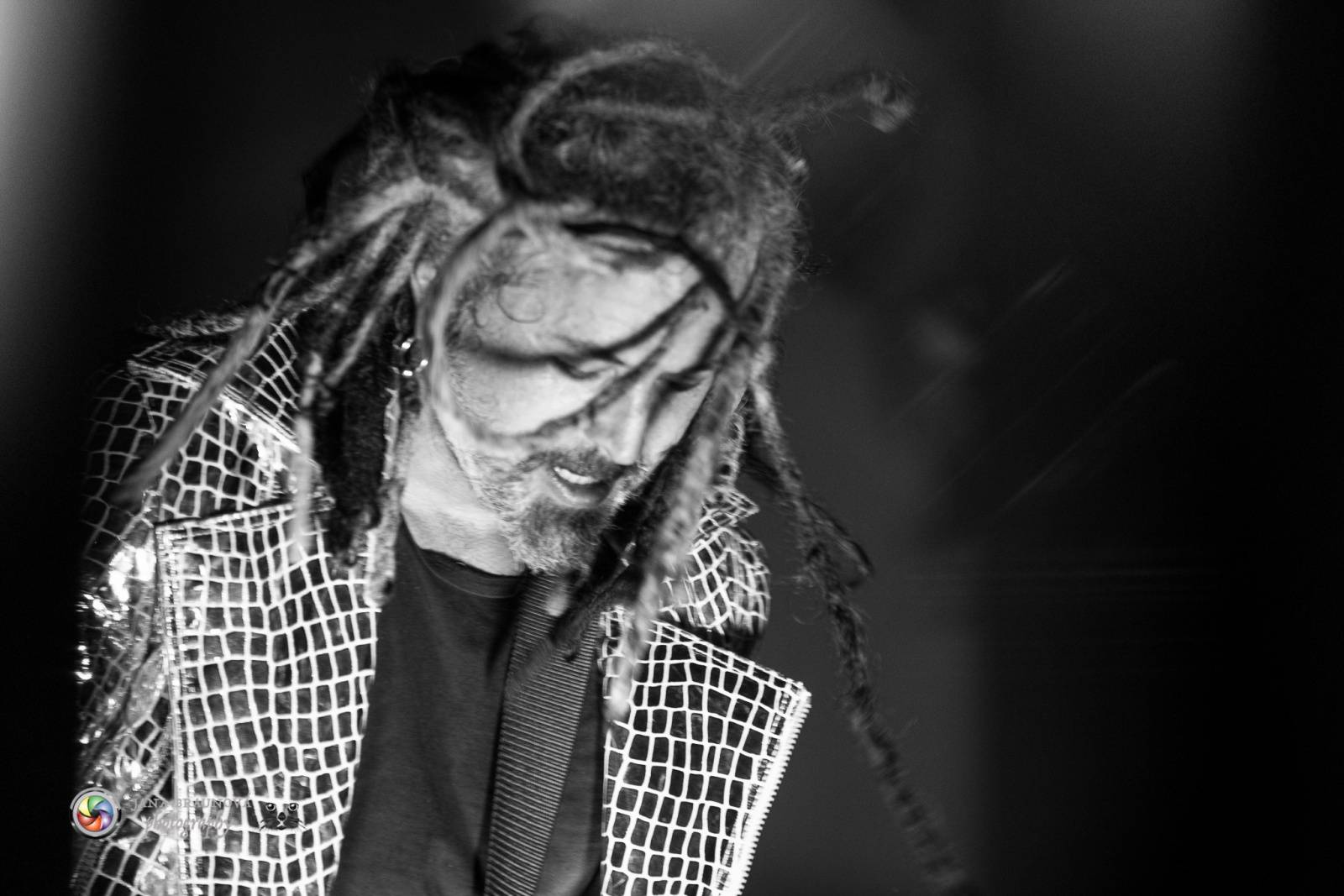 Hra zrcadel, diskokoule a kočičí mejdan: Mandrage zahájili turné v Plzni