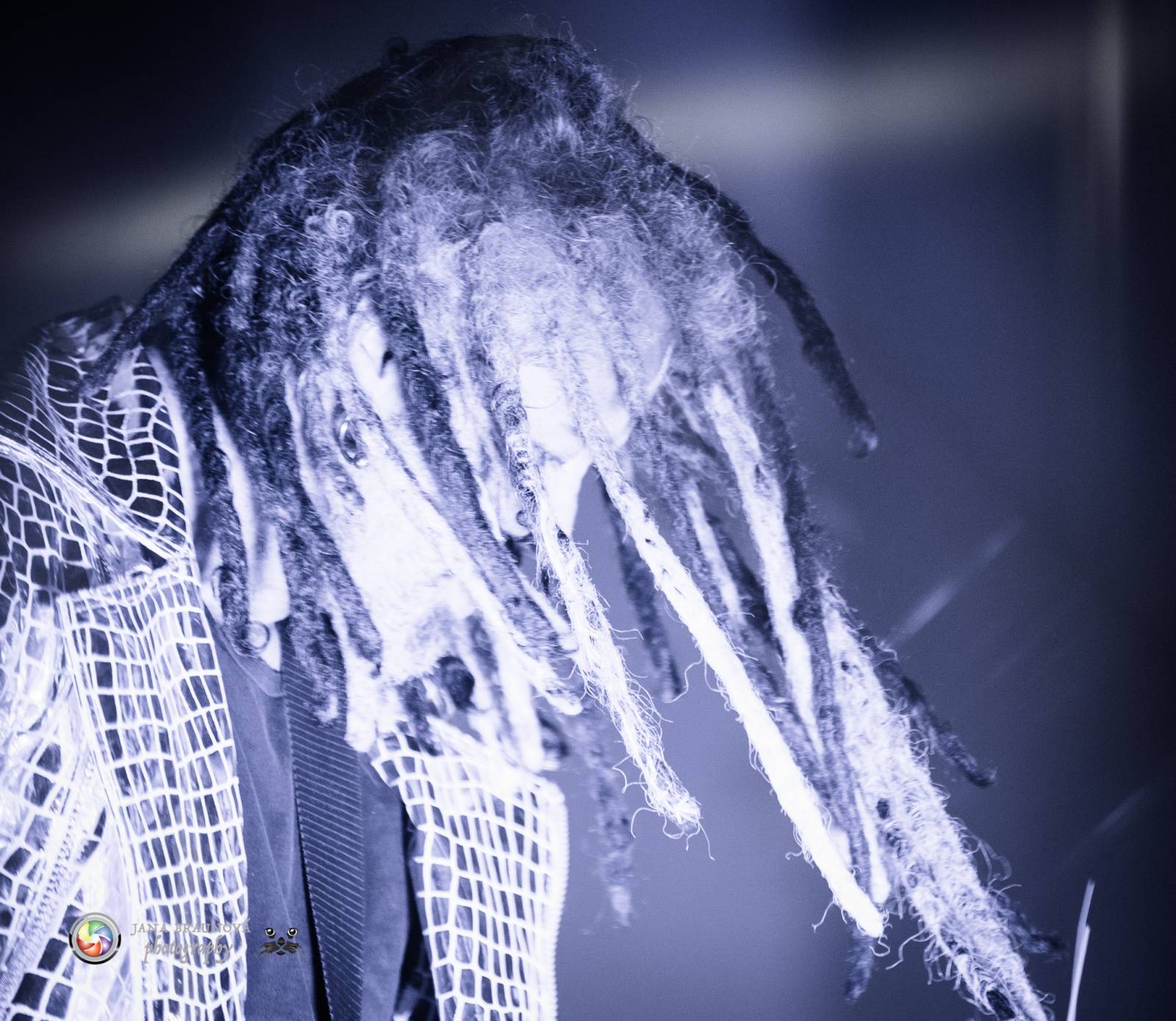 Hra zrcadel, diskokoule a kočičí mejdan: Mandrage zahájili turné v Plzni