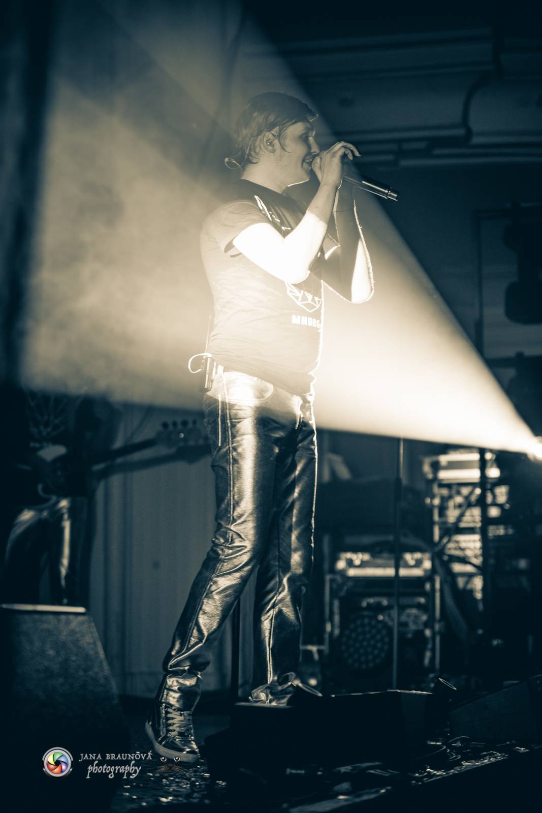 Hra zrcadel, diskokoule a kočičí mejdan: Mandrage zahájili turné v Plzni