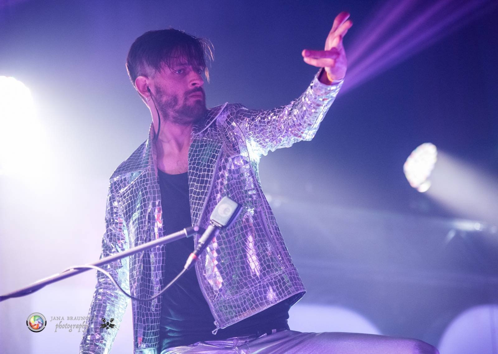 Hra zrcadel, diskokoule a kočičí mejdan: Mandrage zahájili turné v Plzni