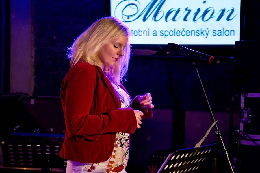 Magdaléna Urbanová křtila první autorské CD s kmotry Romanem Vojtkem a Marií Rottrovou