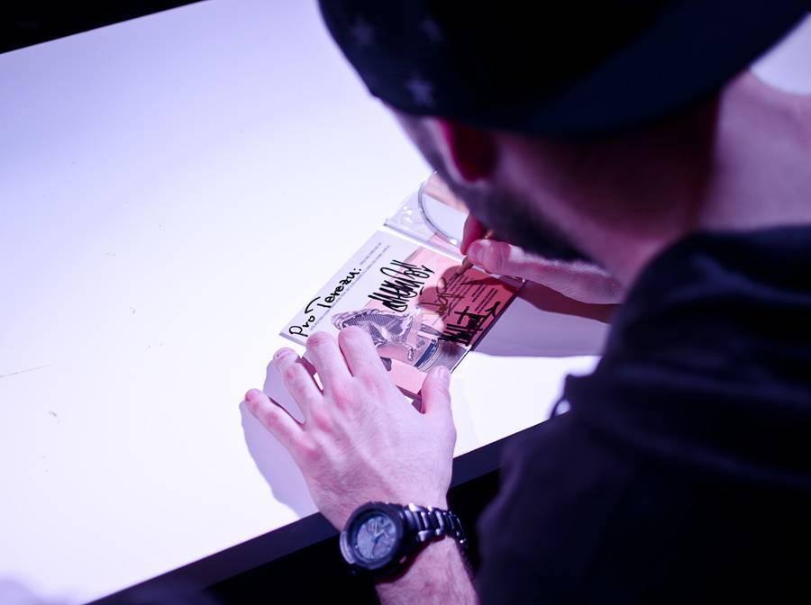 Marpo potěšil fanoušky v Praze. podepsal jim novou desku Lone Survivor