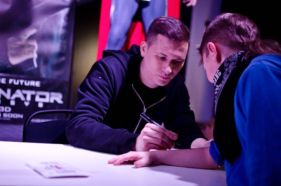 Marpo potěšil fanoušky v Praze. podepsal jim novou desku Lone Survivor