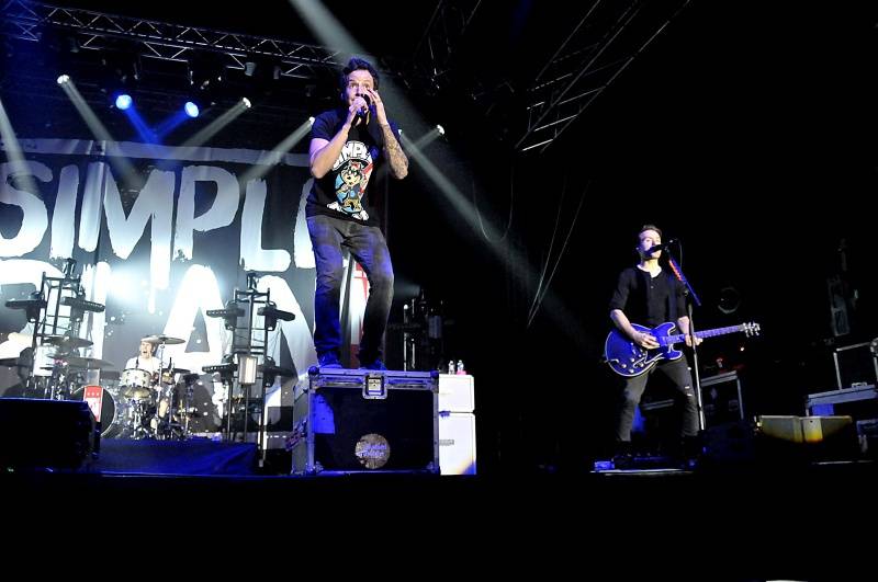 Simple Plan v Praze: Pop-punkový nářez z Kanady ještě jednou na fotkách