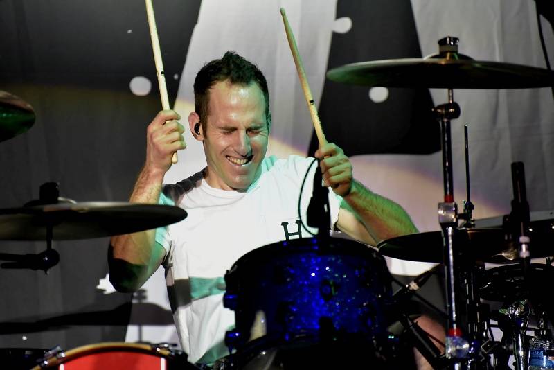 Simple Plan v Praze: Pop-punkový nářez z Kanady ještě jednou na fotkách