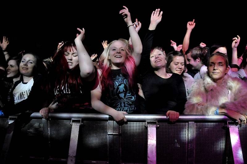 Simple Plan v Praze: Pop-punkový nářez z Kanady ještě jednou na fotkách