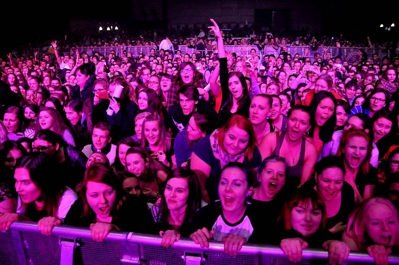 Simple Plan v Praze: Pop-punkový nářez z Kanady ještě jednou na fotkách