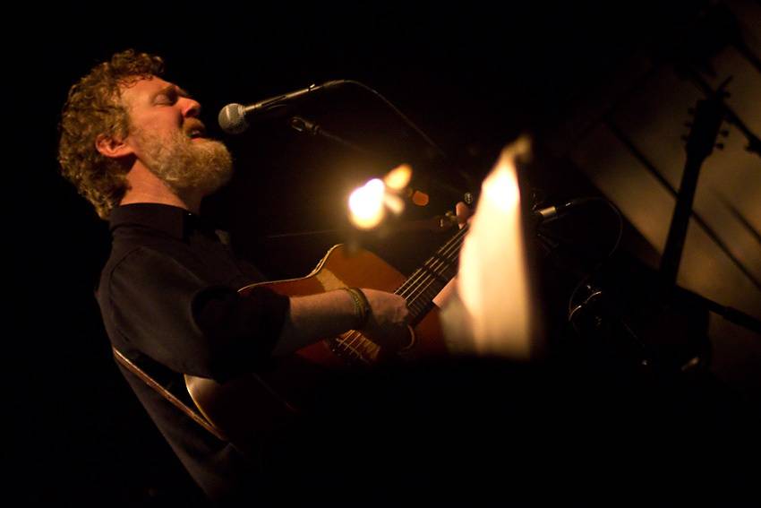 Glen Hansard vystoupil v Brně s dechovým a smyčcovým doprovodem