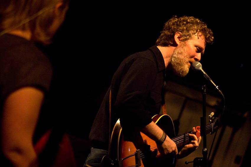 Glen Hansard vystoupil v Brně s dechovým a smyčcovým doprovodem
