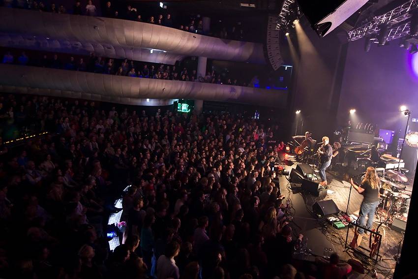Glen Hansard vystoupil v Brně s dechovým a smyčcovým doprovodem
