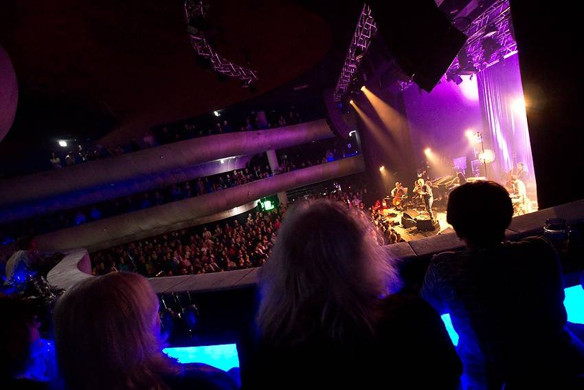 Glen Hansard vystoupil v Brně s dechovým a smyčcovým doprovodem