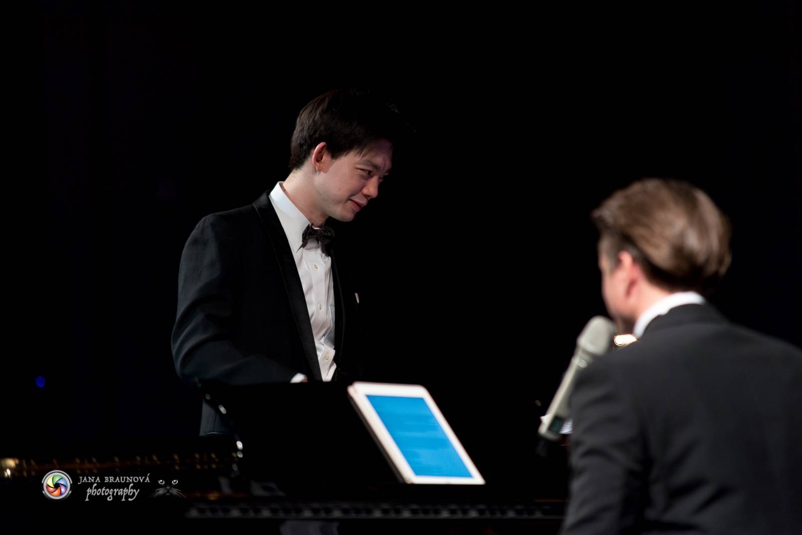 Ondřej Brzobohatý přivezl do Plzně symfonický orchestr. Zpíval i Eltona Johna nebo seriálové hity