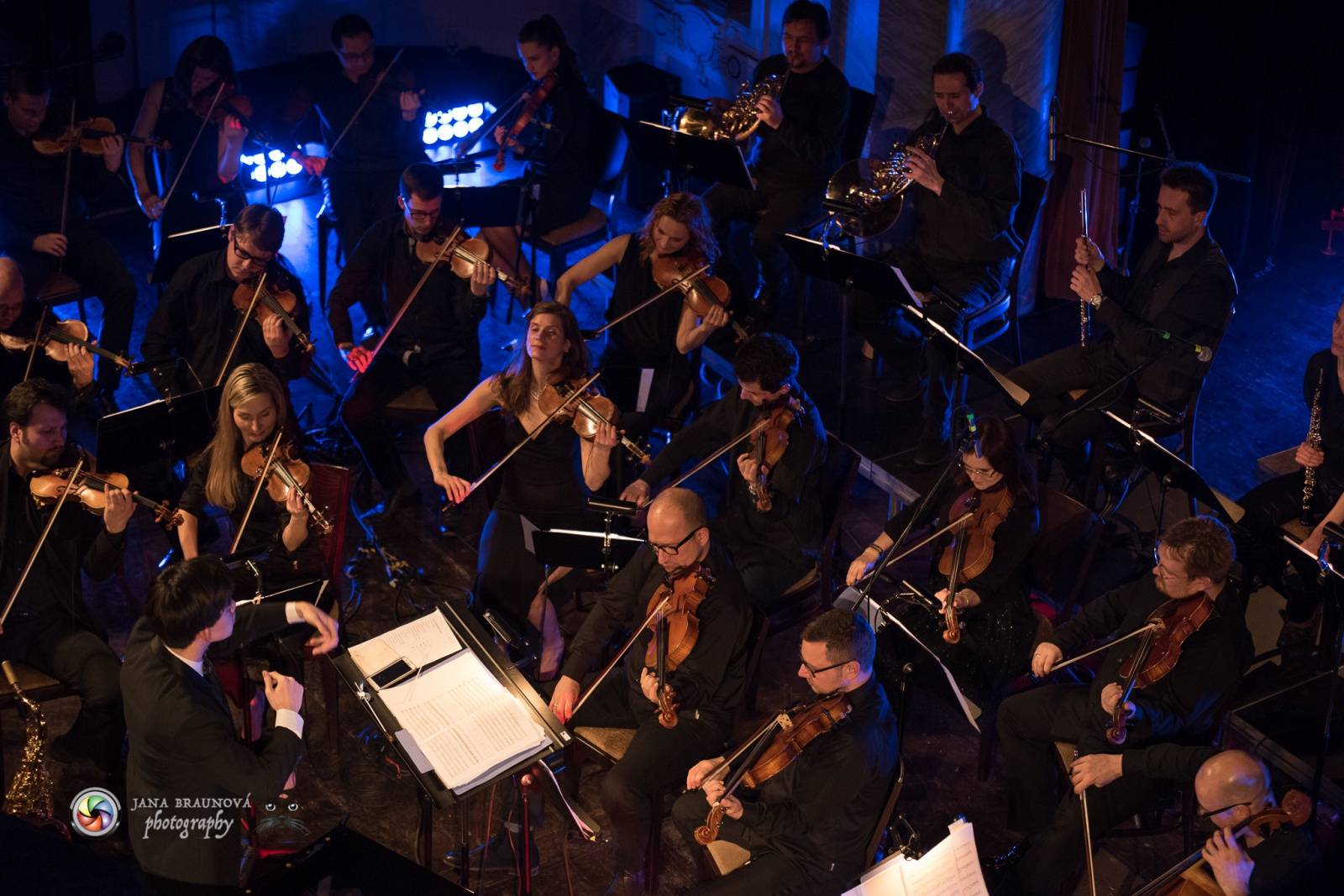 Ondřej Brzobohatý přivezl do Plzně symfonický orchestr. Zpíval i Eltona Johna nebo seriálové hity