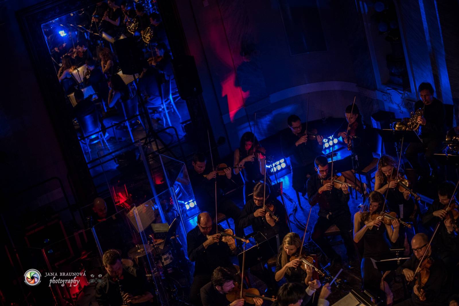 Ondřej Brzobohatý přivezl do Plzně symfonický orchestr. Zpíval i Eltona Johna nebo seriálové hity