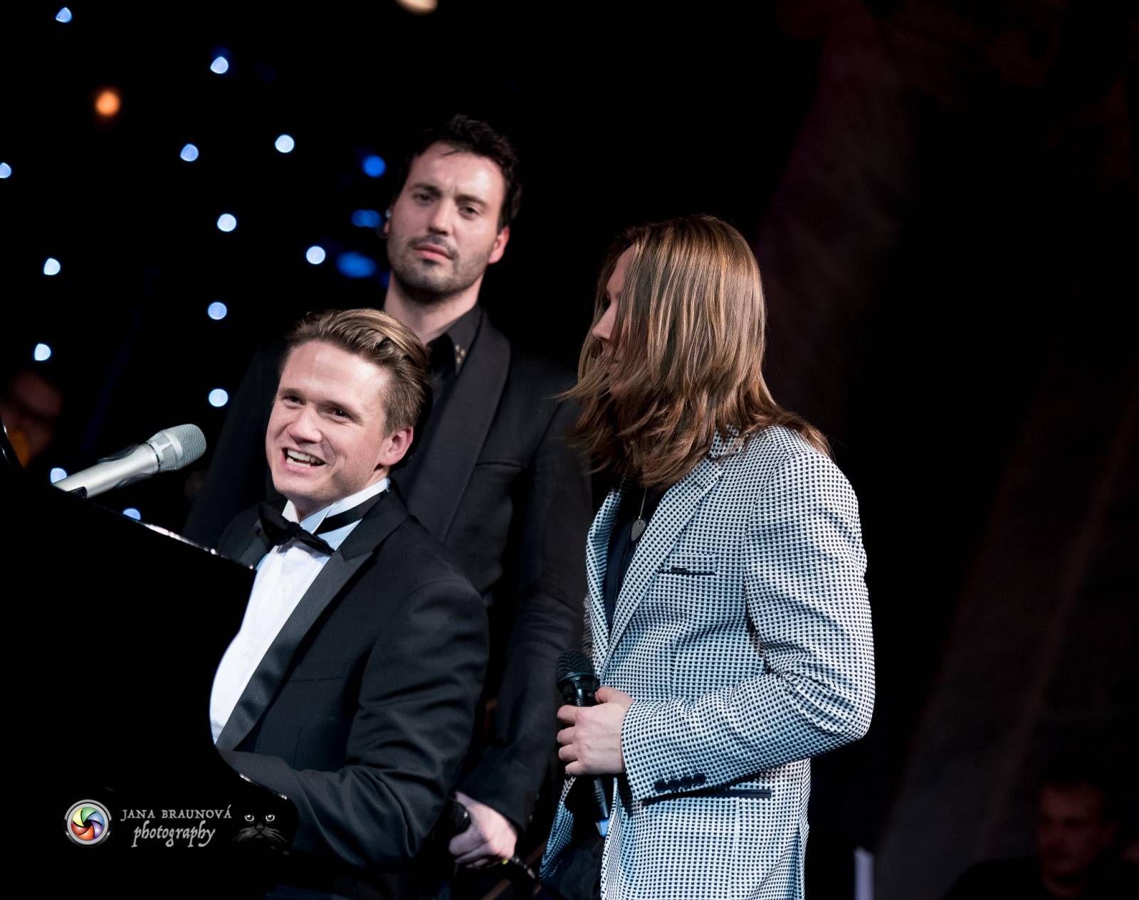 Ondřej Brzobohatý přivezl do Plzně symfonický orchestr. Zpíval i Eltona Johna nebo seriálové hity