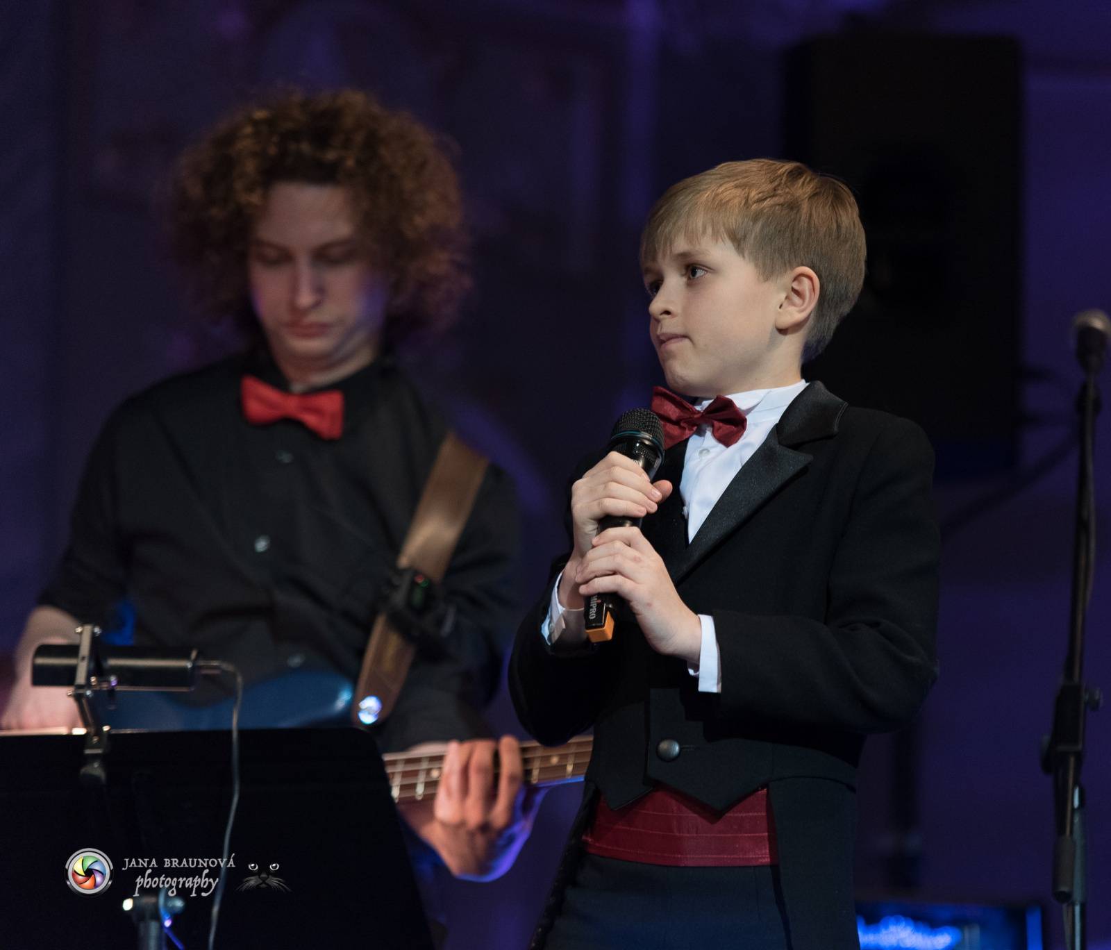 Ondřej Brzobohatý přivezl do Plzně symfonický orchestr. Zpíval i Eltona Johna nebo seriálové hity