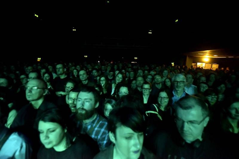 Tindersticks okouzlili Divadlo Archa