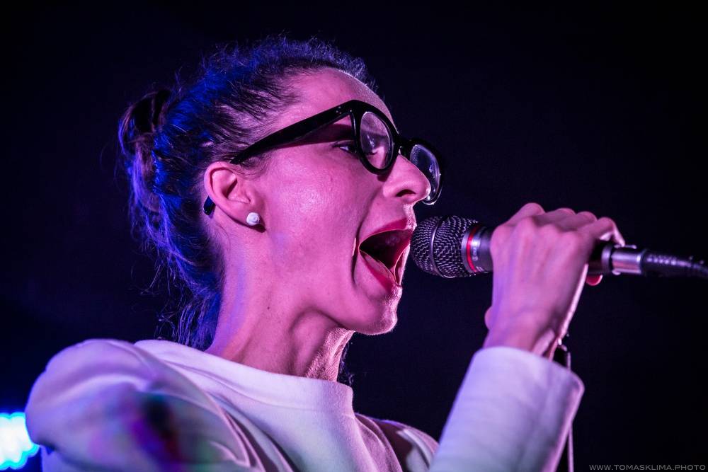 Slovenský večírek v Praze: Rock Café rozezněli Puding paní Elvisovej a Chiki Liki Tu-a