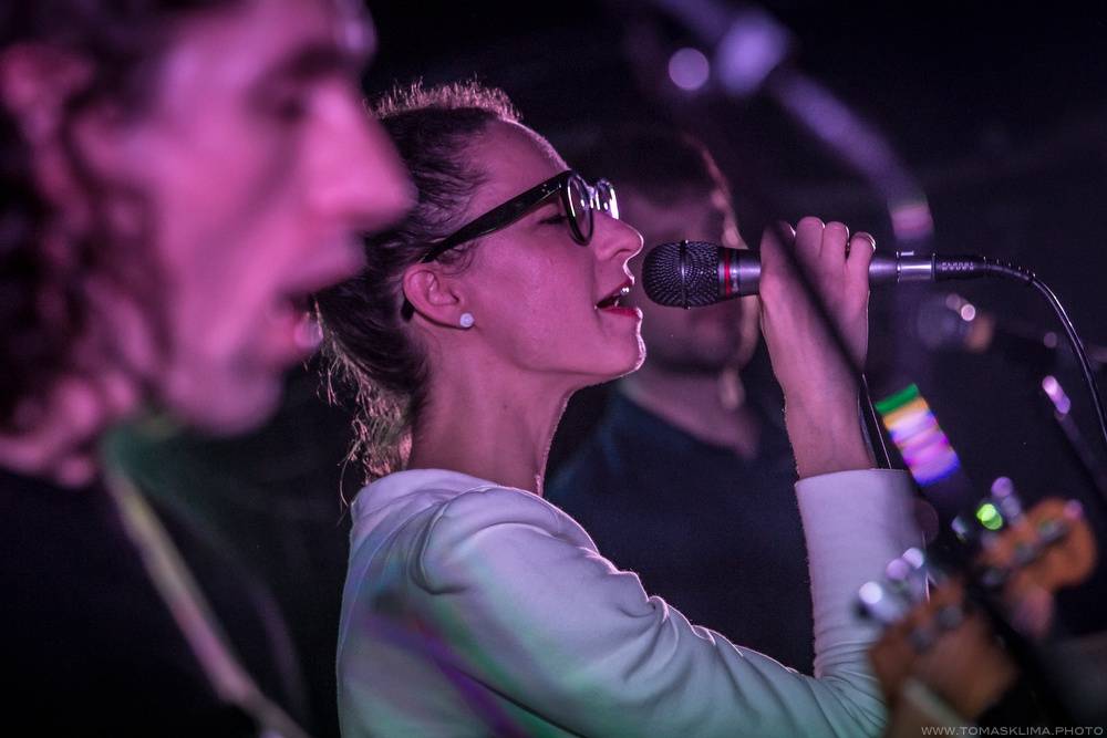 Slovenský večírek v Praze: Rock Café rozezněli Puding paní Elvisovej a Chiki Liki Tu-a