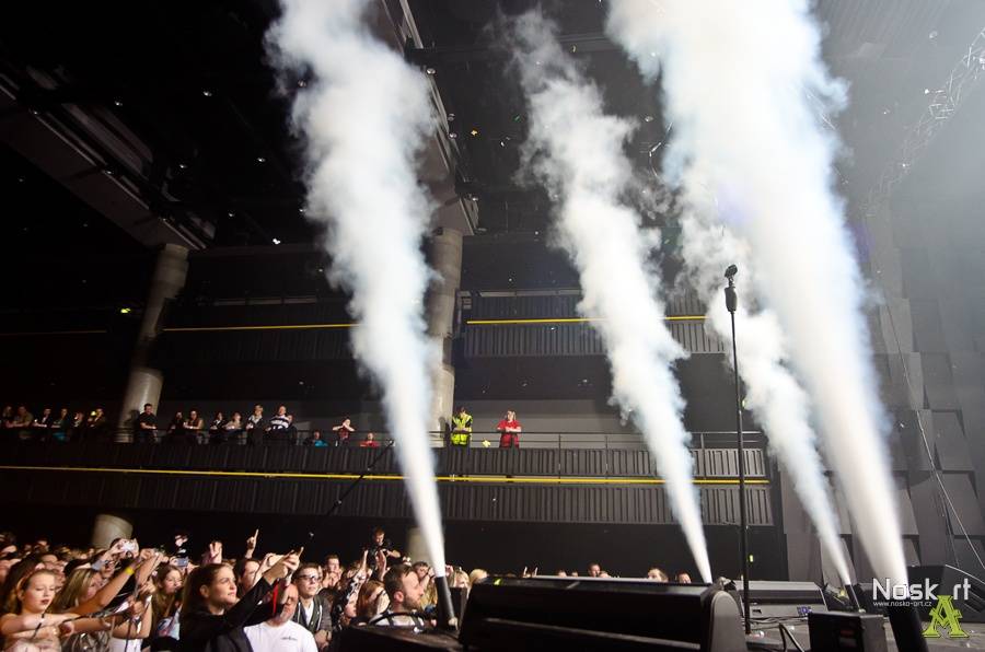 Mandrage ve Fóru Karlín: křest alba, nálož konfet a na závěr Dan Nekonečný