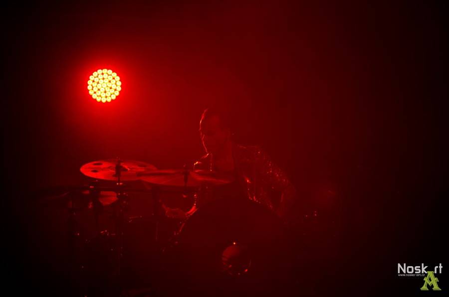 Mandrage ve Fóru Karlín: křest alba, nálož konfet a na závěr Dan Nekonečný