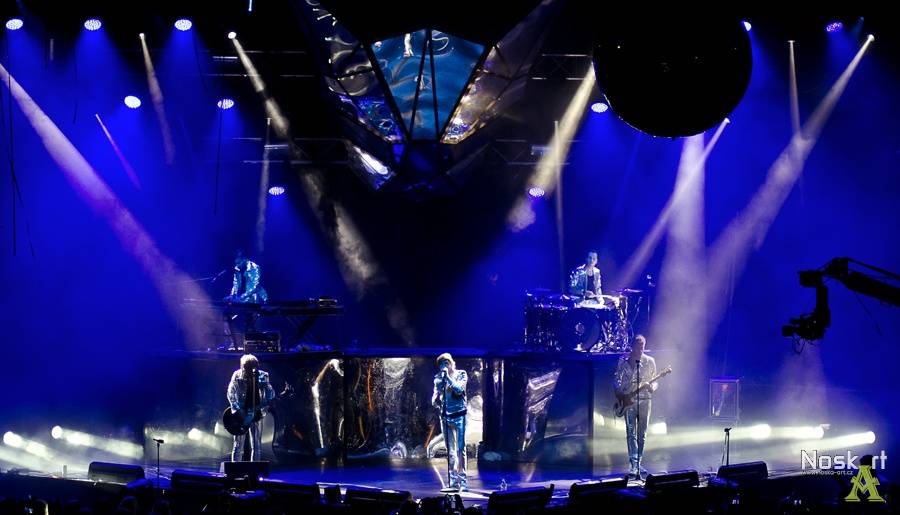 Mandrage ve Fóru Karlín: křest alba, nálož konfet a na závěr Dan Nekonečný