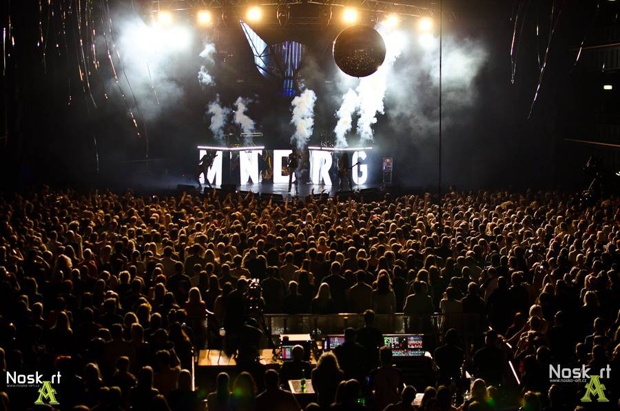 Mandrage ve Fóru Karlín: křest alba, nálož konfet a na závěr Dan Nekonečný