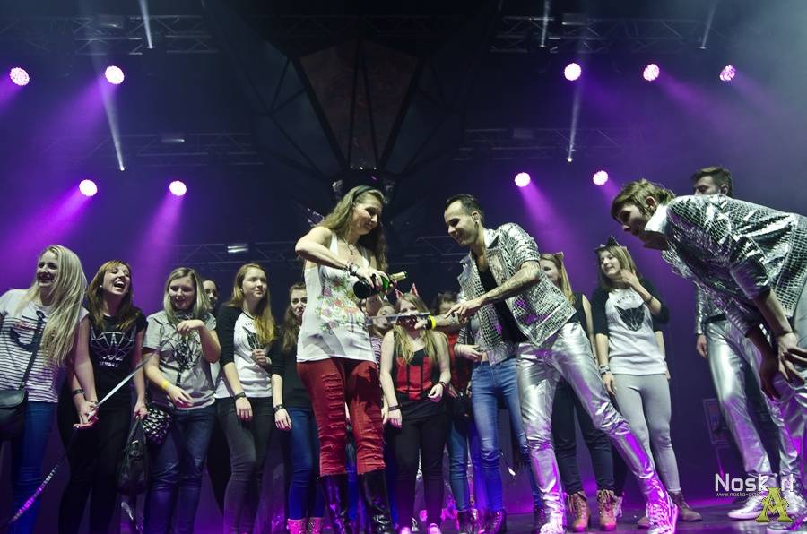 Mandrage ve Fóru Karlín: křest alba, nálož konfet a na závěr Dan Nekonečný