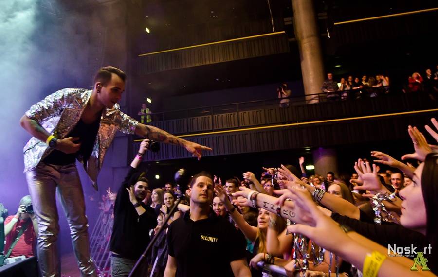 Mandrage ve Fóru Karlín: křest alba, nálož konfet a na závěr Dan Nekonečný