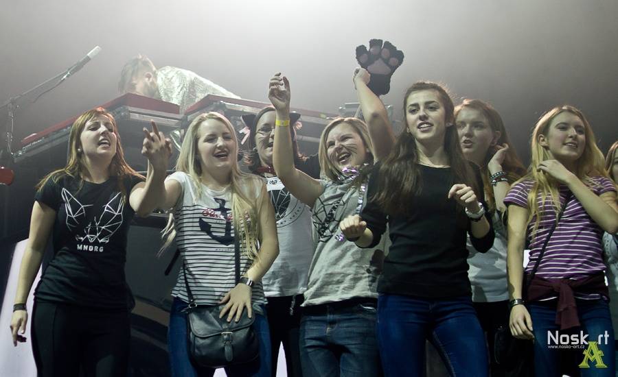 Mandrage ve Fóru Karlín: křest alba, nálož konfet a na závěr Dan Nekonečný