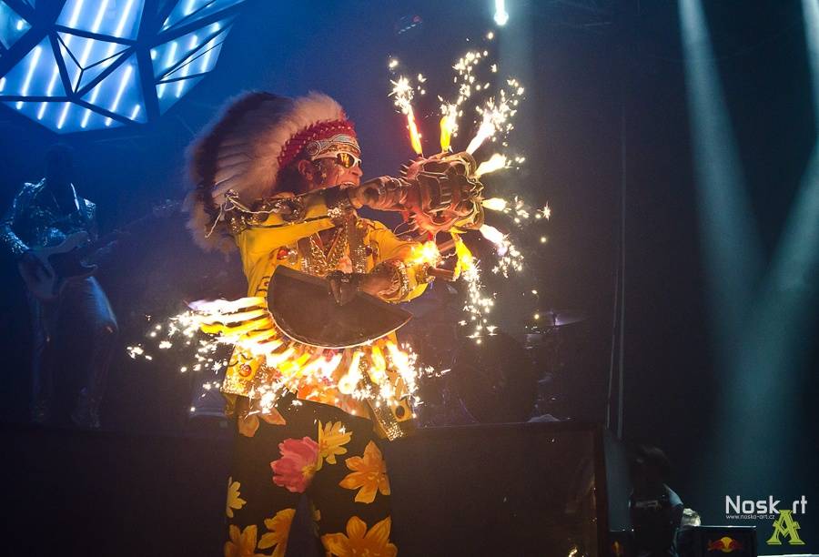 Mandrage ve Fóru Karlín: křest alba, nálož konfet a na závěr Dan Nekonečný