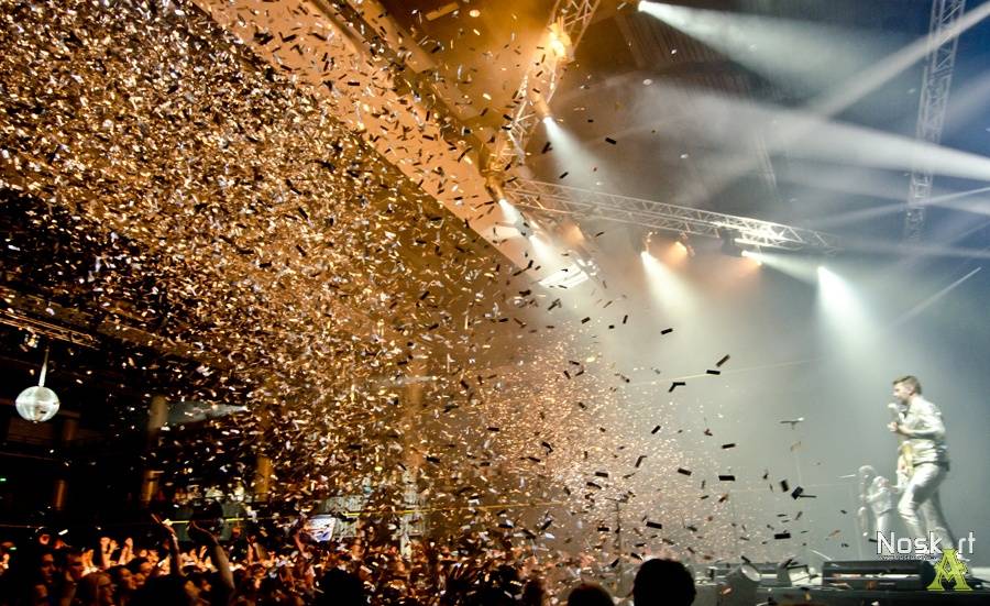 Mandrage ve Fóru Karlín: křest alba, nálož konfet a na závěr Dan Nekonečný